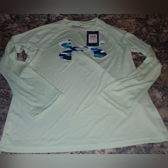 Under Armour Light Green Long Sleeve Shirt Boys Medium New With Tags - Picture 1 of 6